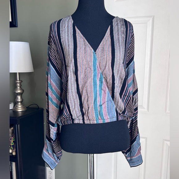 AE Striped Top NWT sz M - Picture 2 of 9